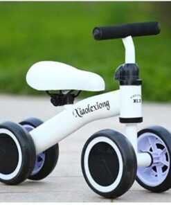 xe chòi chân giữ thăng bằng 4 bánh cho bé
